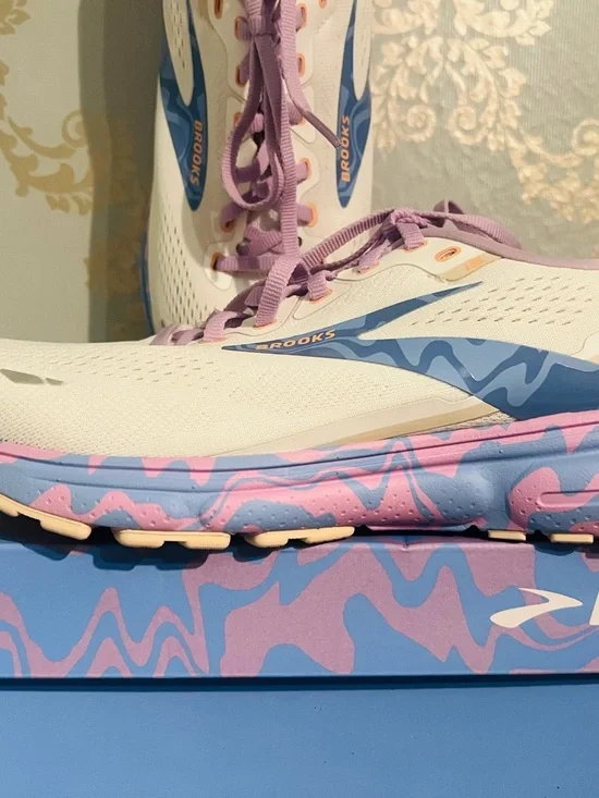 NEW IN BOX Brooks Women’s Ghost 15 Shoes - Picture 8 of 8